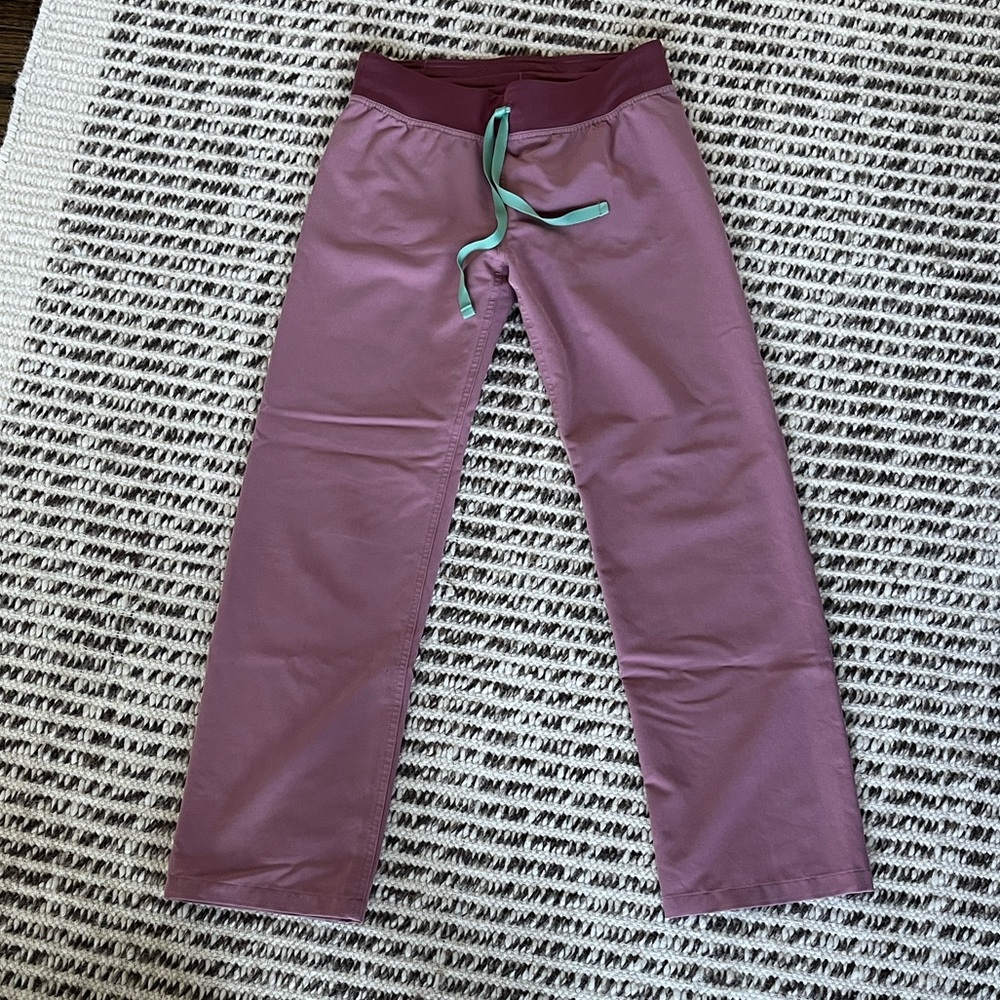 Figs Women's Maeve color scrub pants